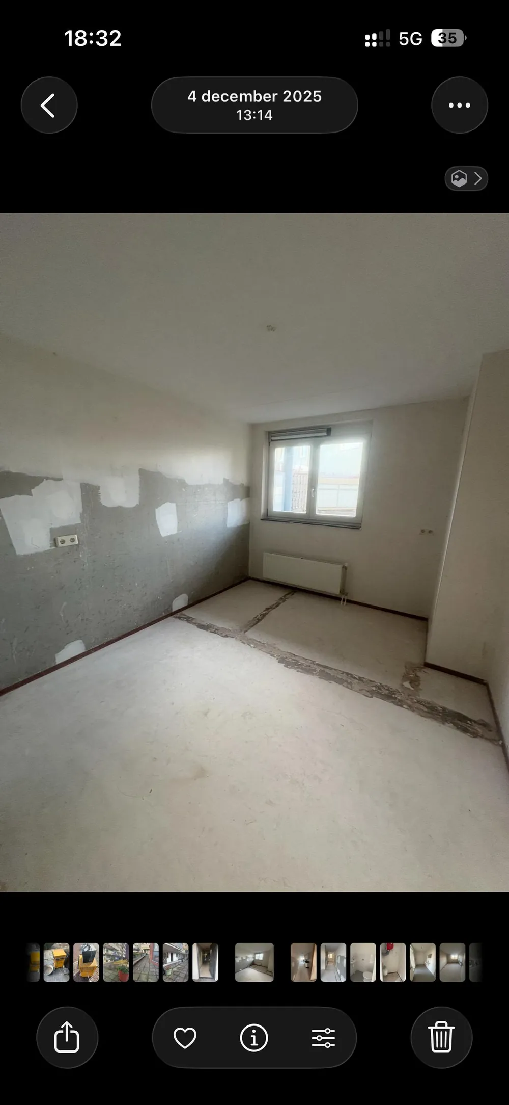 Kamer met plaatselijk verwijderde wandafwerking